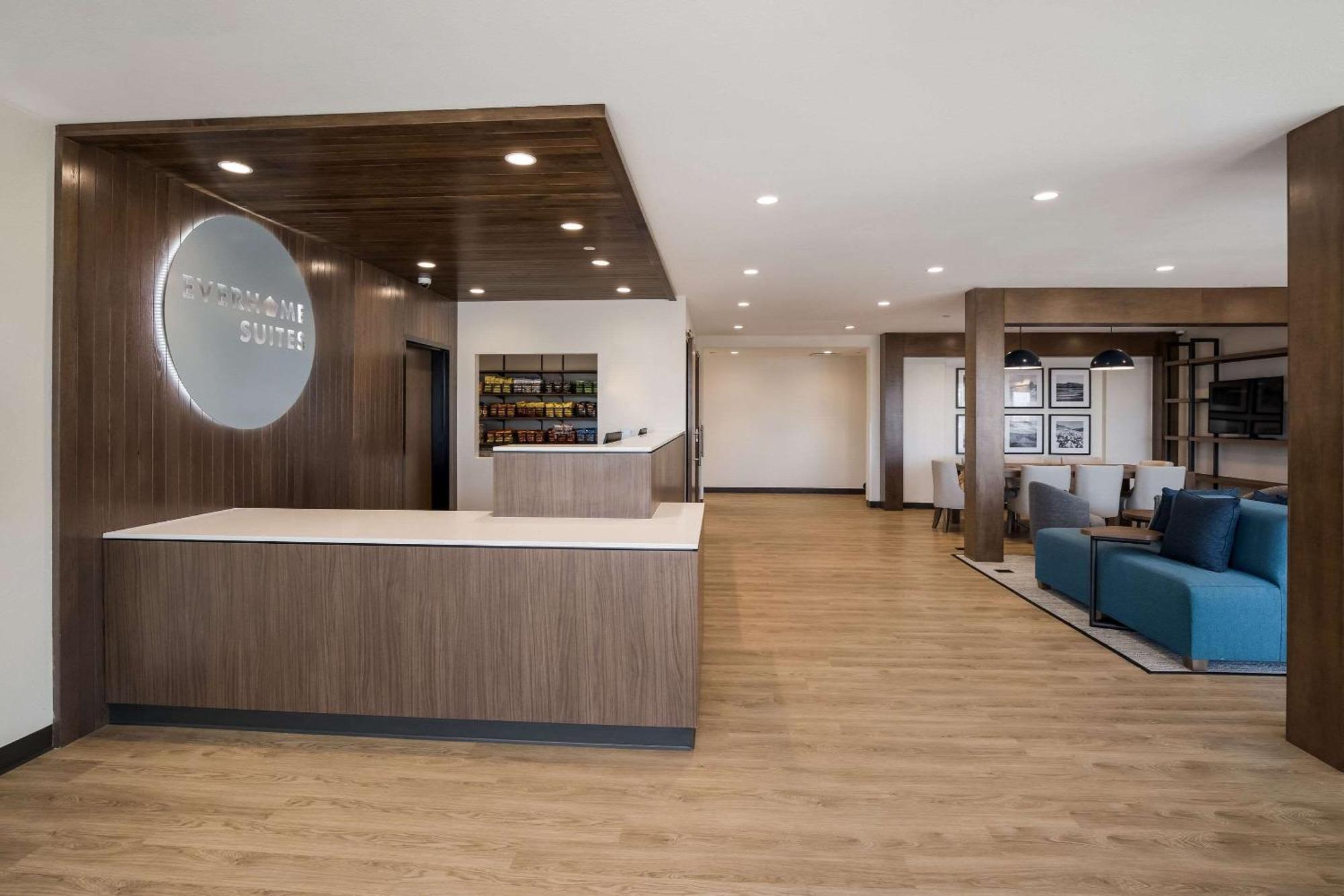 Everhome Suites Corona Exterior foto