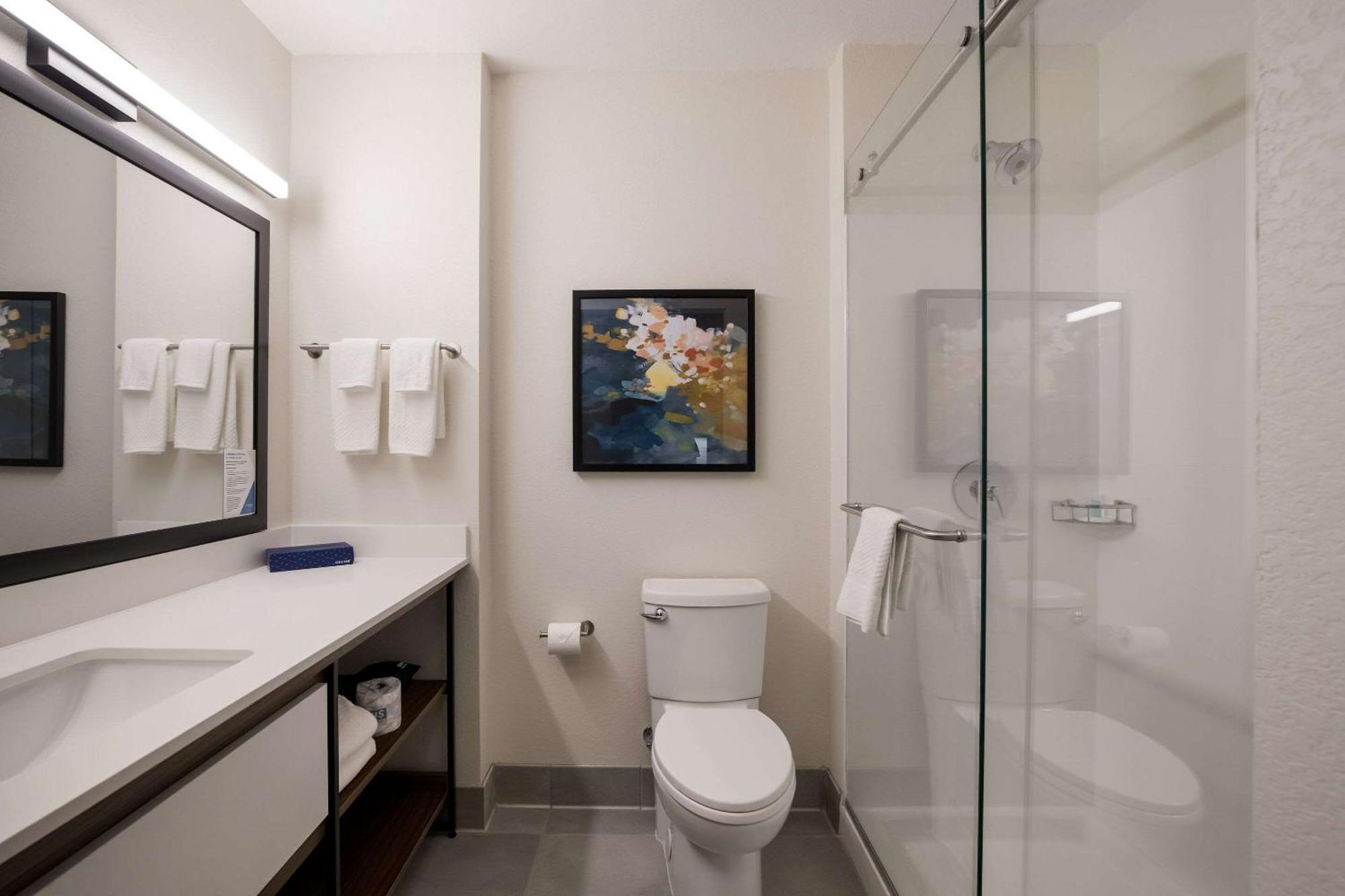 Everhome Suites Corona Exterior foto