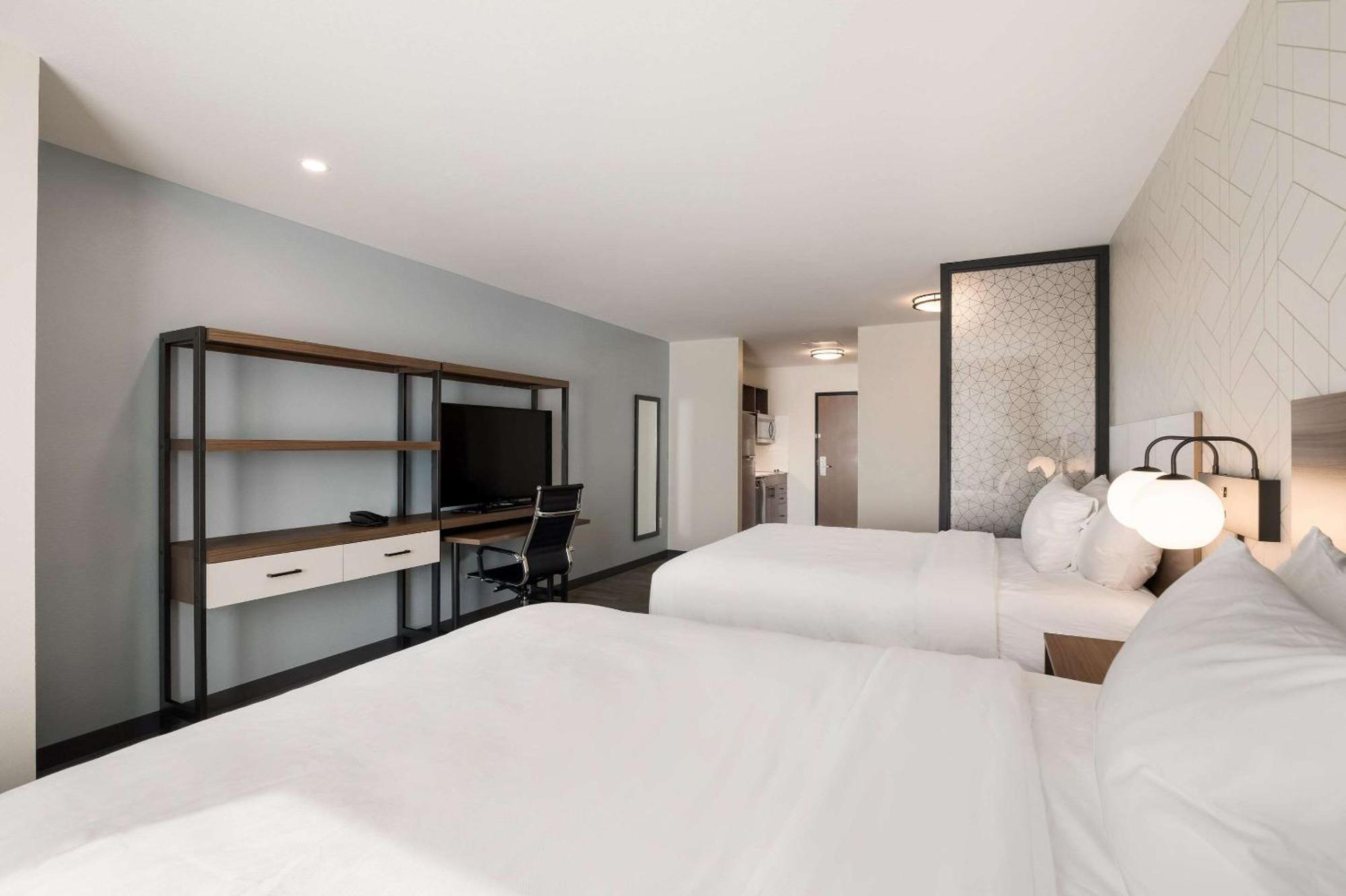 Everhome Suites Corona Exterior foto