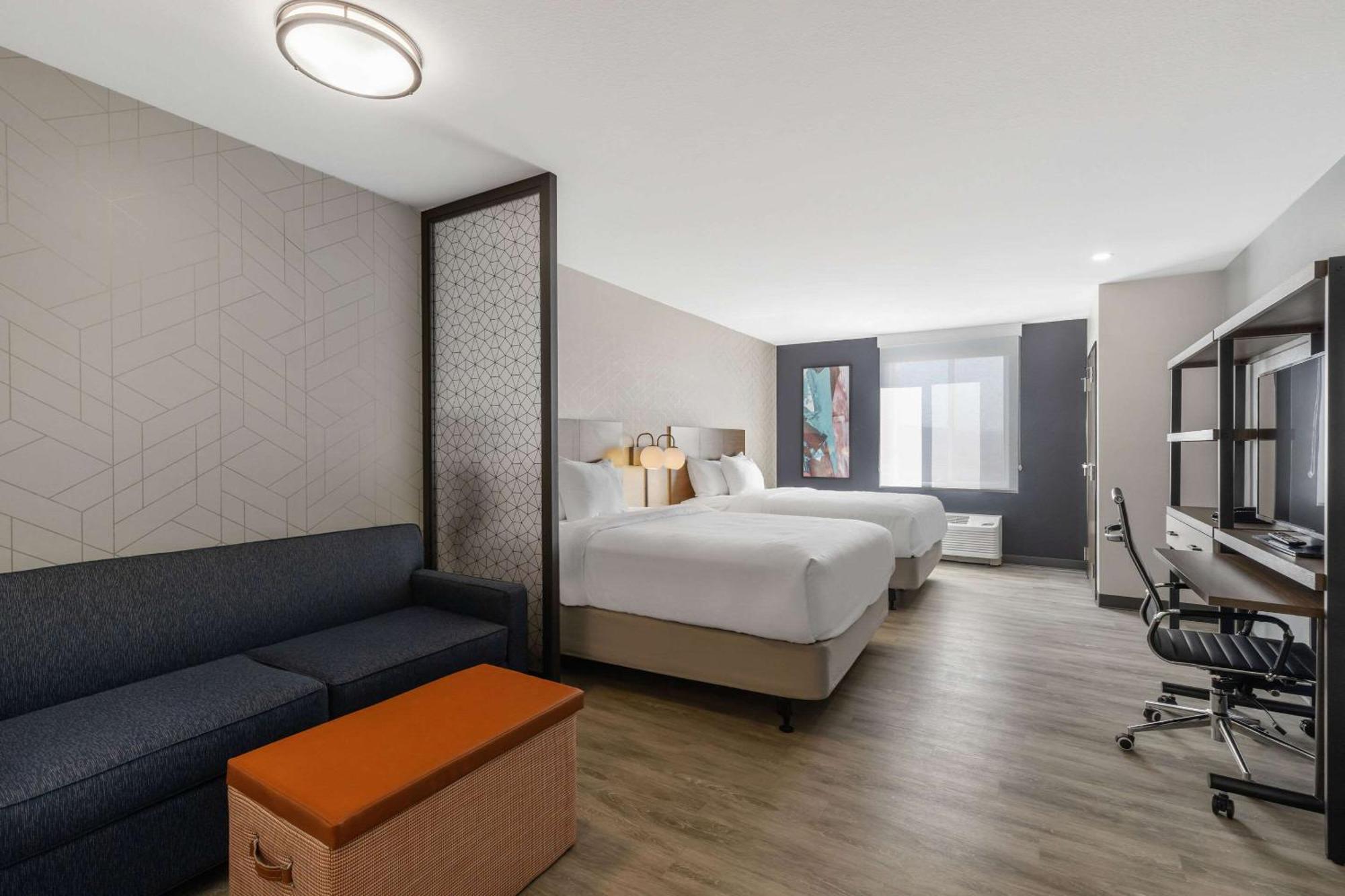 Everhome Suites Corona Exterior foto