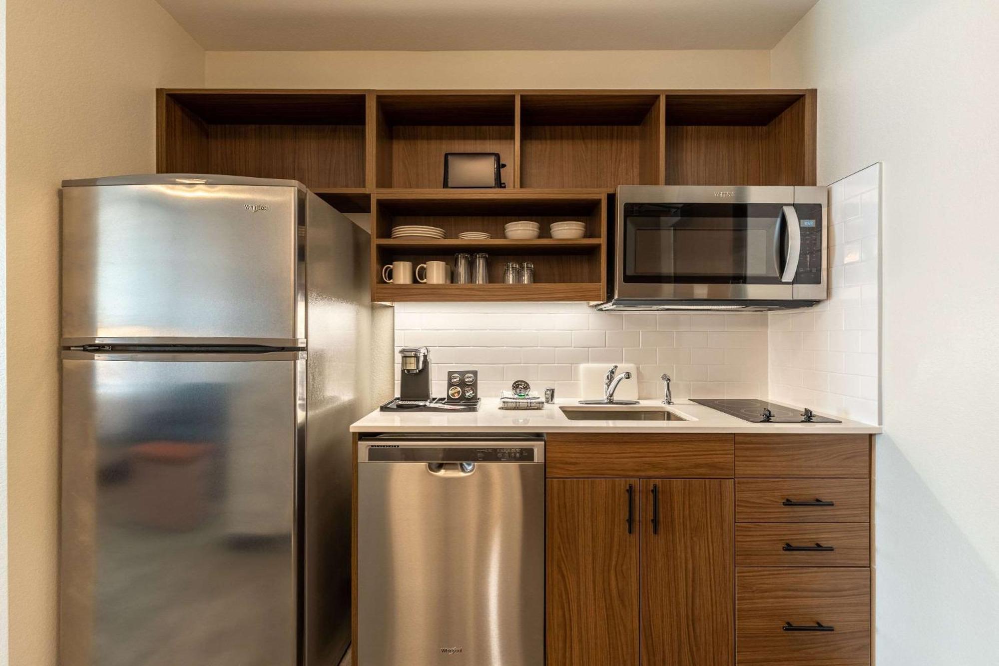 Everhome Suites Corona Exterior foto